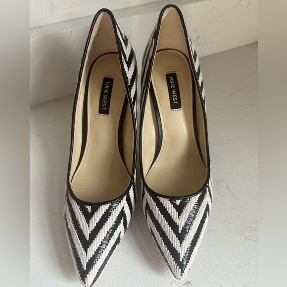 Nine West‎ Women's sz 7 Pointy Toe Pumps - Picture 2 of 9